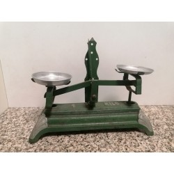 Balança antiga de precisão.