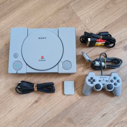 Playstation com comando...